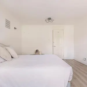 https://luxury-terraced-house-in-thamesmead.cambridgehotelsuk.com